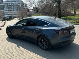 Tesla Model 3 foto 6