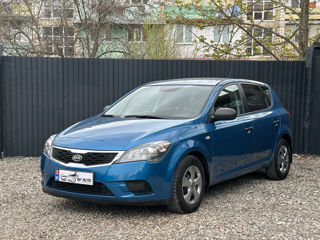 KIA Ceed фото 0