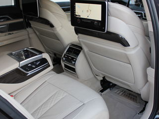 BMW 7 Series foto 8