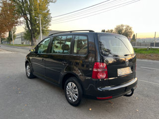 Volkswagen Touran foto 4