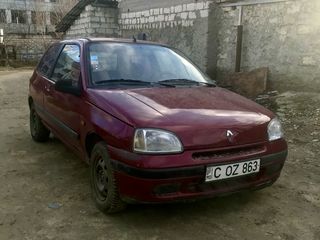 Renault Clio foto 1