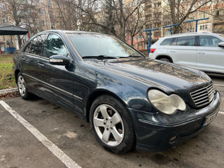 Mercedes C-Class foto 2