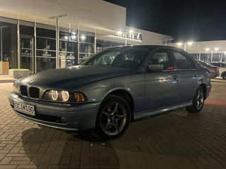 BMW 5 Series foto 3