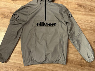 Продам ветровку ellesse