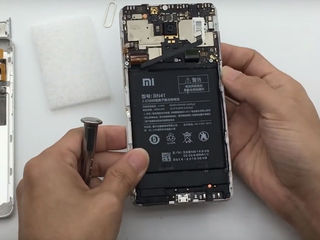 Xiaomi Mi 8 SE Bateria nu se încarcă? O vom înlocui fără probleme! foto 1