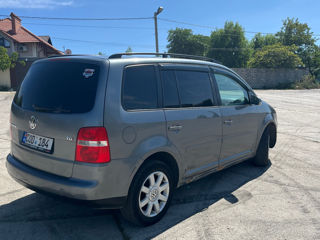 Volkswagen Touran foto 4