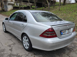 Mercedes C-Class foto 6