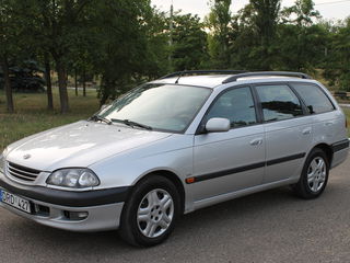 Toyota Avensis foto 1