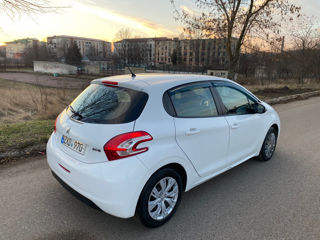 Peugeot 208 foto 3