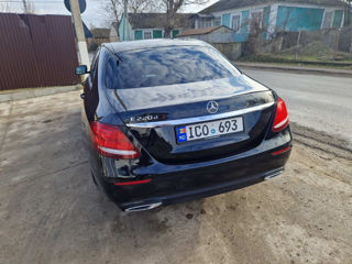 Mercedes E-Class foto 2