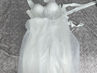 Se vinde rochia albă nouă