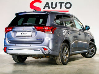 Mitsubishi Outlander фото 3