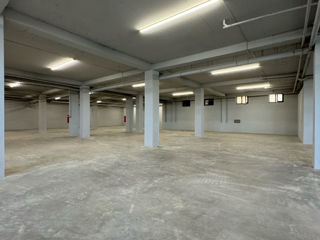 Spatiu comercial de 1100 mp cu teren privat ! foto 4