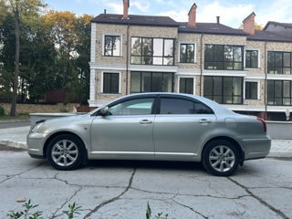 Toyota Avensis foto 1