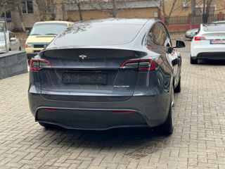 Tesla Model Y foto 12