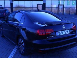 Volkswagen Jetta foto 3