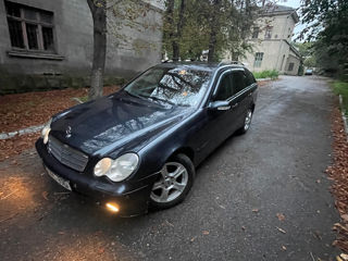 Mercedes C-Class foto 1