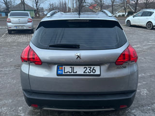 Peugeot 2008 foto 2