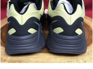 Adidas Yeezy Boost 700 foto 7