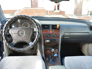 Mercedes C-Class foto 9