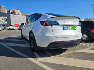 Tesla Model Y foto 2