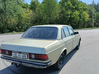 Mercedes Series (W123) foto 4