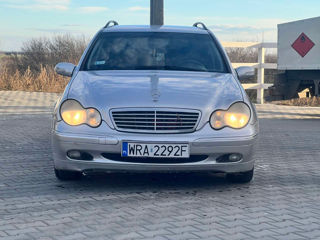 Mercedes C-Class foto 2