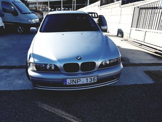 BMW 5 Series foto 1