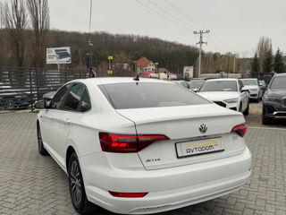 Volkswagen Jetta foto 4