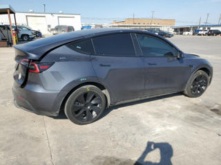 Tesla Model Y foto 7