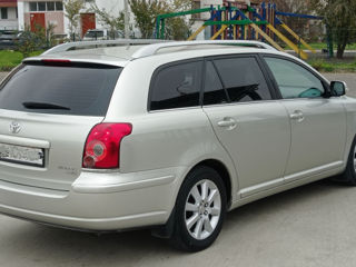 Toyota Avensis foto 4