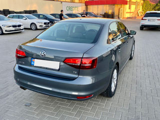 Volkswagen Jetta foto 4