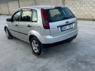 Ford Fiesta foto 4