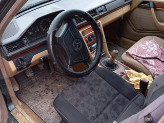 Mercedes Series (W124) foto 2