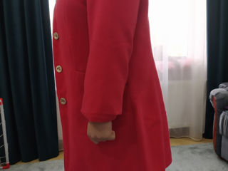 Palton de Iarna rosu de calitate, pentru doamne in stare buna marimea 44 la pret de 300 lei