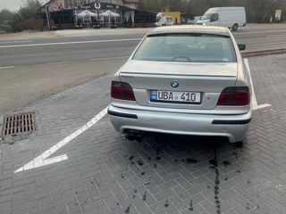 BMW 5 Series foto 2