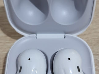 Samsung Galaxy Buds Pro - 1800 lei Buds Live - 1000 lei.