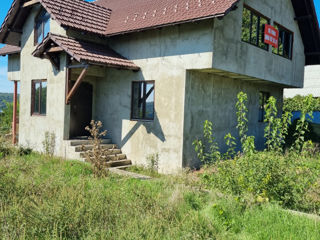 Se Vinde Casa in doua nivele varianta sura, cu terent de 10,8 ari, beci, garaj! foto 1