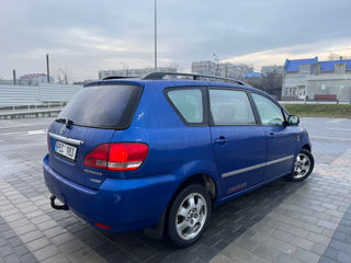 Toyota Avensis Verso foto 4