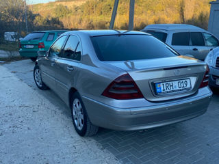 Mercedes C-Class foto 3