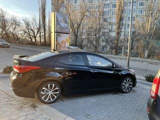 Hyundai Elantra foto 2