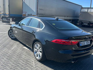 Jaguar XF foto 2