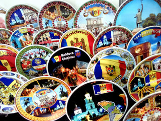 Декоративные сувенирные тарелки на молдавскую тематику всегда в наличии.