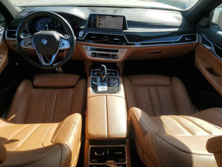 BMW 7 Series foto 8