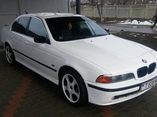 BMW 5 Series foto 2