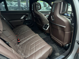 BMW i7 foto 16