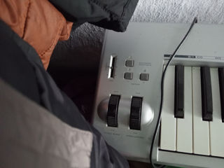 Миди клавиатура (синтезатор )