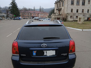 Toyota Avensis foto 3