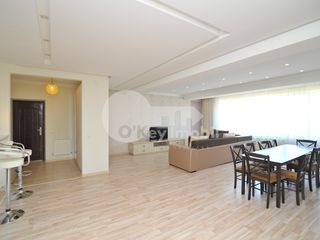 Centrul orașului ! Apartament spațios cu 3 dormitoare+salon, 1200 € ! foto 9