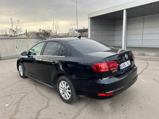 Volkswagen Jetta foto 4